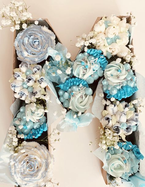 Cupcakes In Letter Boxes, Cupcake Letter Boxes, Floral Cupcake Ideas, Blue And White Cupcakes, Letter Cupcakes, Letter Bouquet, Box Dulce, Box Cupcakes, Monogram Cupcakes