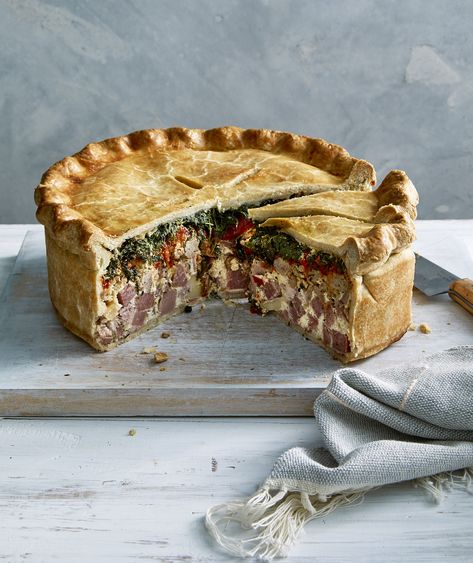 If you’re looking for a classic Italian Easter Pie recipe (also called Pizza Rustica), the search is over. This baby is packed with more than two pounds of meat, including sweet Italian sausage, salami, hot capicola, smoked ham, and prosciutto. Italian Easter Pie, Crescent Bake, Easter Foods, Italian Buffet, Easter Pie, Pizza Rustica, Italian Easter, Sweet Italian Sausage, Meat Pie