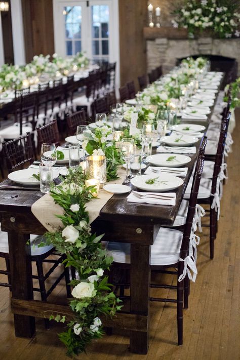 Natural Green Garland-Decorated Wedding Tablescape Long Tables Wedding, Woodland Wedding Centerpieces, Wedding Photography Shot List, Tables Wedding, Greenery Wedding Decor, Table Garland, Long Tables, Reception Tablescapes, Wedding Tablescape