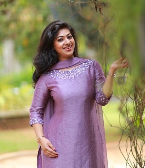 Lavender Kurta For Women, Lavender Kurti, Salwar Kameez Neck Designs, Design Kurta, Salwar Neck Designs, Churidar Designs, Simple Kurta Designs, Designer Kurti Patterns, Simple Kurti Designs