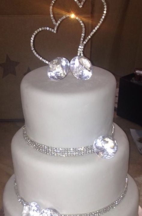 Wedding Cake With Diamonds, Decorations For 25th Wedding Anniversary, Bling Cakes Birthday Diamonds, Diamond Wedding Cake Ideas, Diamond Wedding Decor, 60th Wedding Anniversary Cakes, Diamond Wedding Decorations, 60th Anniversary Cake, 60th Wedding Anniversary Decorations