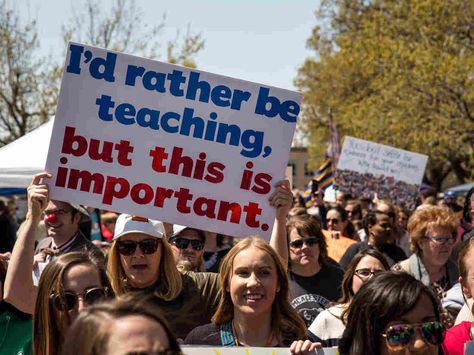 Signs For Teachers, Strike Signs, Sign Making Ideas, Union Strike, Picket Signs, Teachers Strike, Physics Teacher, Teacher Union, Teacher Signs