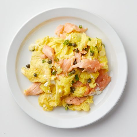 1-Day Low-Carb Meal Plan to Lose Weight Fast - EatingWell Salmon Scrambled Eggs, Atkins Breakfast, Mediterranean Diet Breakfast, Wolf Drawings, Easy Breakfasts, Glutenfree Recipe, Summer Kid, Scrambled Eggs Recipe, Brunch Recipe