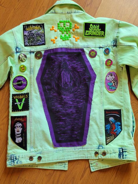 Making Your Kutte - DIY: Making a Battle Jacket - LibGuides at Huntsville-Madison County Public Library Green Battle Jacket, Diy Battle Jacket, Battle Jacket Ideas, Punk Jacket Diy, Battle Jackets, Halloween Jacket, Jacket Making, Sewing Alterations, Battle Jacket