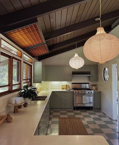 Midcentury Modern Craftsman, Mid-century Modern Kitchen Design Ideas, Mid Century Modern Windows, Mid Century Home Exterior, Mid Century Windows, Mid Century House Exterior, Mid Century Modern Homes Exterior, Mid Century Craftsman, Mid Century Modern House Exterior