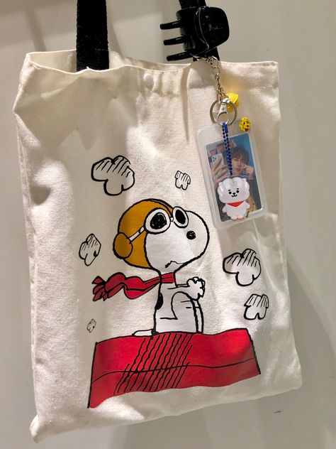 Totebag Inspo Aesthetic, Toot Bags, Aesthetic Tote Bag Design, Tote Bags Aesthetic, Snoopy Tote Bag, Tote Bag Design Ideas, Bag Design Ideas, Diy Tote Bag Design, Handpainted Tote Bags