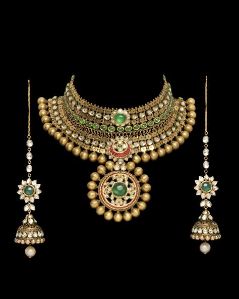 Mughal Inspired Jewellery Mughal Jewellery, Mughal Jewelry, Desi Jewelry, Art Schools, Royal Indian, Illustration Tutorial, Choker Designs, Jewelry Illustration, Bangles Design