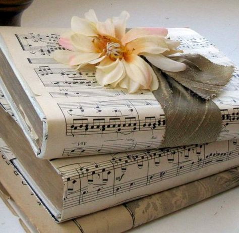 Vintage Music Sheets Decor, Book Repurpose, Hymnal Crafts, Music Table, Craft Paper Wrapping, Stamped Books, Sheet Music Crafts, Old Book Crafts, Sheet Music Art