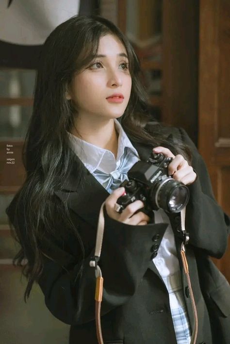 Camera Reference Photo, Holding Item Pose Reference, Camera Holding Poses, Holding A Camera Reference, Holding Camera Pose Reference, Camera Pose Reference, Holding Camera Pose, Real References, Hands Reference