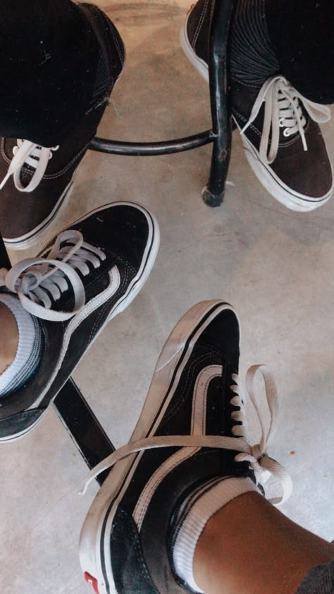 Vans Outfit, Dr Shoes, Skater Aesthetic, Best Mens Fashion, Cute Sneakers, Aesthetic Shoes, Swag Shoes, Instagram Photo Inspiration, Insta Photo Ideas