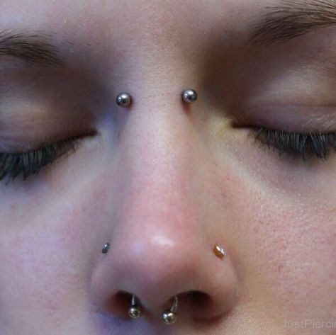 Piercing Ideas Face Nose, New Piercing Ideas Face, Cool Face Piercings, Facial Piercings Ideas, Facial Piercings Aesthetic, Cute Piercings Face, Cute Face Piercings, Cool Piercings Face, Face Piercing Ideas