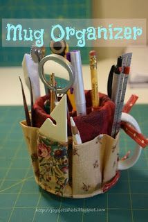 Free Mug Organizer Pattern/Tutorial without using bias binding. Make to fit any size mug. Lots of odd mugs in the cabinet that can be used for anyone's desktop. Great gift for teacher! EASY! Mug Organizer, Sewing Classes For Beginners, Sewing Room Organization, Sew Ins, Small Sewing Projects, Sewing Organization, Sewing Rooms, Sewing Class, Diy Couture