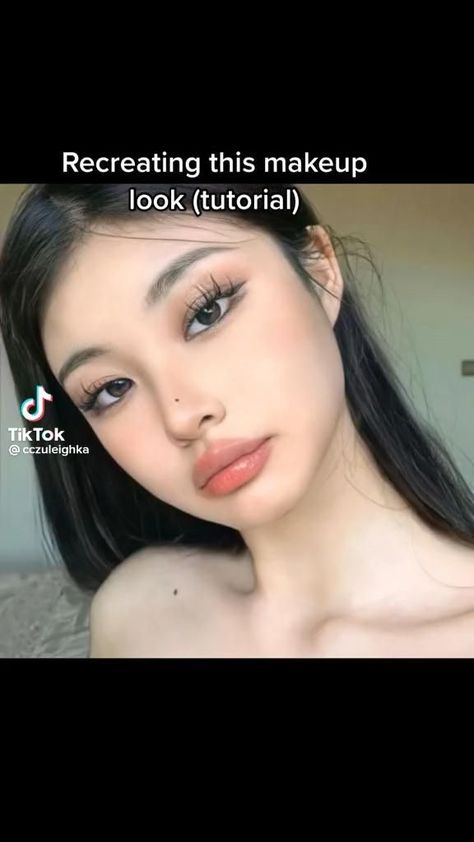 Trendy Natural Makeup, Tiktok Trendy Outfits, 2023 Summer Aesthetic Outfit, Outfit Ideas With Sunglasses, Pretty Outfits Aesthetic Skirts, Cargo Outfits Summer, Y2k Fashion Makeup, Summer Fashion Y2k, Y2k Natural Makeup