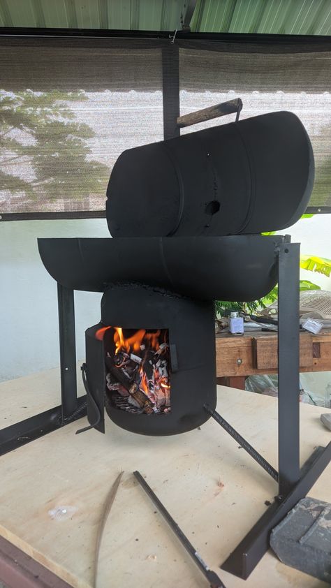 Mini smoker made from freon tank Mini Smoker, Custom Smokers, Custom Bbq Smokers, Wood Burning Heaters, Smoker Bbq, Barbecue Smoker, Outdoor Barbeque, Welded Furniture, Bbq Grill Design