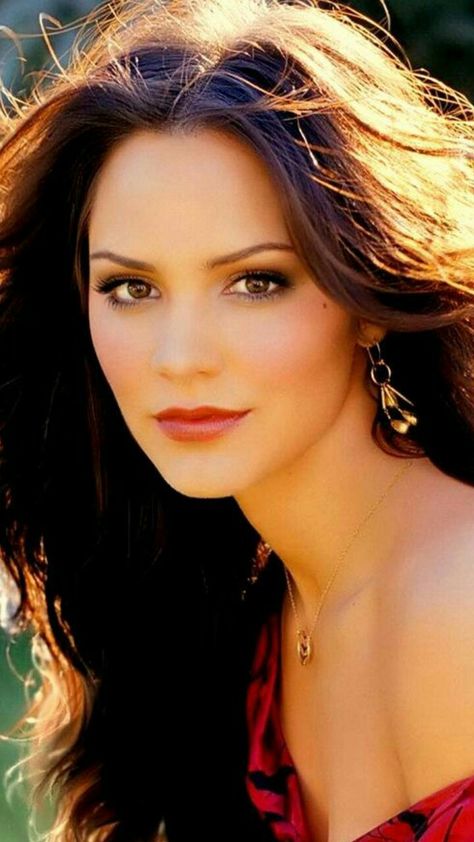 Katherine McPhee.  She looks lovely. Kathrine Mcphee, Catherine Mcphee, Katherine Mcphee, Jill Wagner, Katharine Mcphee, Most Beautiful Eyes, Beauty Shots, Long Hair Women, Beauty Icons