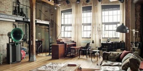 A Home Music Studio Will Get the Creative Juices Flowing (25 Photos) - Suburban Men - February 8, 2016 Loft Apartment Decorating, Industrial Loft Design, Meditation Rooms, Vintage Industrial Decor, Lots Of Windows, Industrial Livingroom, Living Room Loft, Home Studio Music, Urban Loft