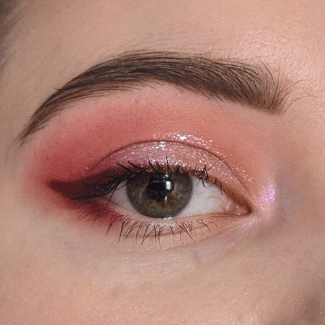 Blush Eye Makeup Looks, Salmon Pink Makeup, Pale Pink Makeup Looks, Soft Valentines Makeup, Soft Pink Makeup Aesthetic, Pink Makeup Looks Hooded Eyes, Pink Natural Makeup Looks, Pink Makeup Inspiration, Y2k Makeup Pink