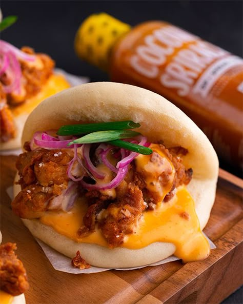 Korean Chicken Bao, Chicken Bao Buns, Bao Buns Recipe, Spicy Fried Chicken, Marion's Kitchen, Bao Buns, Bun Recipe, God Mat, Kitchen Recipes