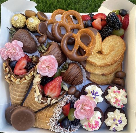 Charcuterie Box, Charcuterie Gifts, Dessert Platter, Snack Platter, Dessert Gifts, Charcuterie Inspiration, Dessert Boxes, Party Food Platters, Charcuterie And Cheese Board