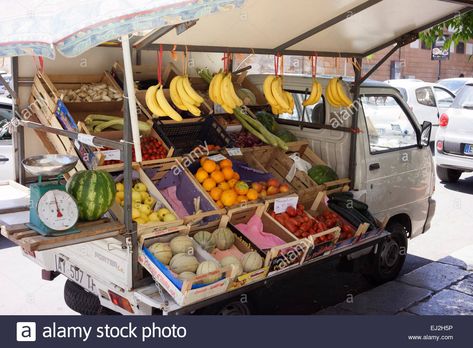 Juice Display, Fruit Truck, Kombi Food Truck, Vegetables Shop, Fruit Stall, Merchandise Display, Fruit And Veg Shop, Mobile Food Cart, Vegetable Stand