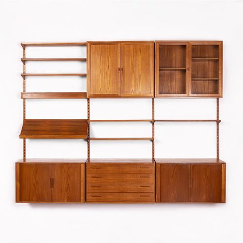 Bedroom Airy, Teak Wall Unit, Scandinavian Eclectic, Industrial Scandinavian, Mod Furniture, Eclectic Interior Design, Kai Kristiansen, Teak Wall, Bookcase Wall