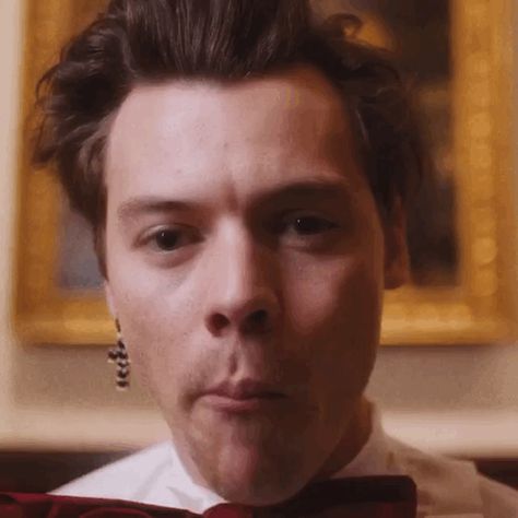 Mabel Mcvey, Silly String, One Direction Wallpaper, Harry Styles Wallpaper, Harry Styles Pictures, Harry Styles Photos, I'm With The Band, Mr Style, Treat People With Kindness