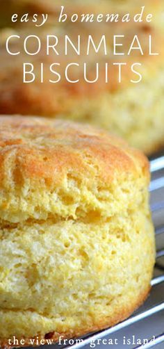 Chili Easy Recipe, Cornmeal Biscuits, Bread Types, Cornbread Biscuits, Cornmeal Recipes, Chili Easy, Biscuit Bread, Biscuit Rolls, Homemade Biscuits