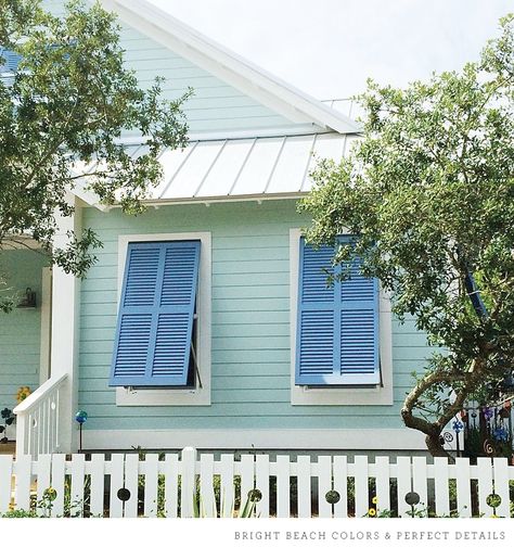 Sea Glass House Exterior, Caribbean Style Homes Exterior, Mint Green House Exterior Color Schemes, Mint Green Exterior House Colors, Key West House Colors, Mint Green House, Green Beach House, Exterior Beach House, Case Creole