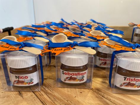 Personalized mini nutella jars from IG@justechocolats in a clear vinyl box with blue ribbon and an orange rocketship thank you tag Nutella Favors Gift Ideas, Nutella Gift Ideas, Blue And Silver Decor, Nutella Gift, Nutella Gifts, Rustic Party Favors, Mini Nutella, Nutella Jar, Baby Birthday Decorations