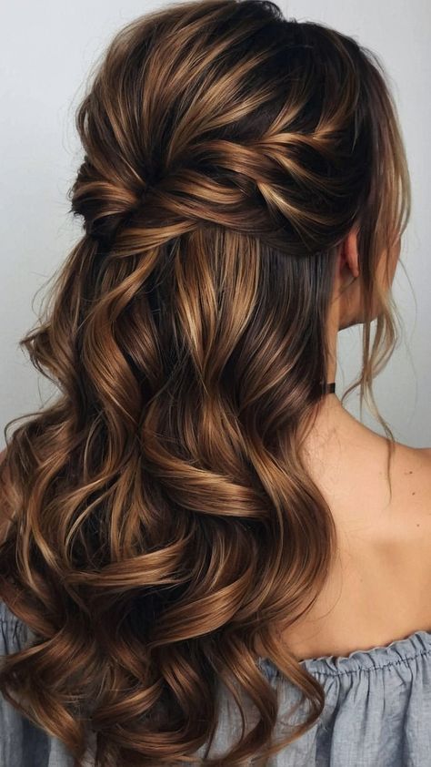 Fancy Curly Hairstyles Prom, Fancy Hairstyles For Long Hair, Light Brown Hair Styles, Brown Hair Styles, Future Hairstyles, Rambut Brunette, Formal Hair, Mother Of The Bride Hair, Hair Prom