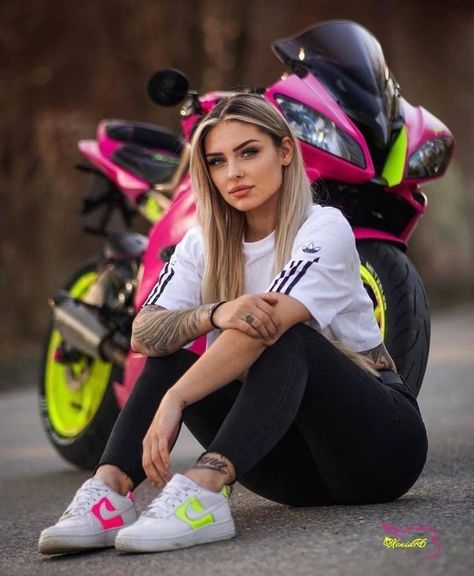 Motorcycle Momma, Xe Ducati, Moto Chic, Biker Photography, Biker Photoshoot, Motorcycle Photography, Female Biker, Motorbike Girl, Bike Photography