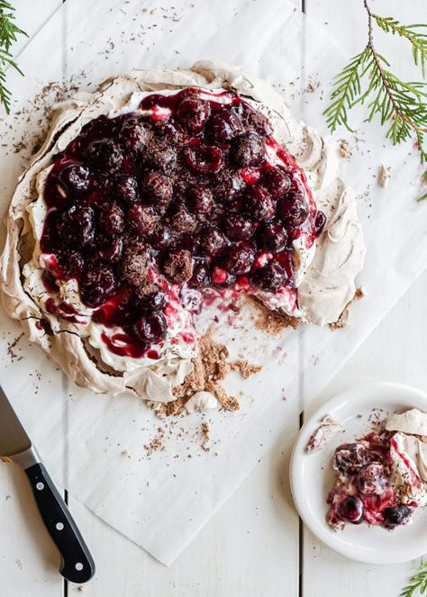 Chocolate Cherry Pavlova - Baking for Friends Cherry Pavlova, Chocolate Pavlova, Food Giveaways, Summertime Recipes, Pavlova Recipe, Meringue Cake, Fruit Toppings, Slow Cooker Desserts, Sweet Pie