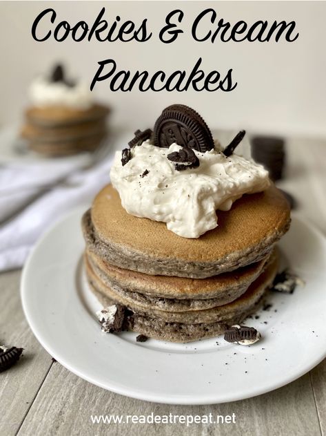 An easy, tasty treat for breakfast (or dinner!) #pancakes Dinner Pancakes, Family Friendly Breakfast, Cream Pancakes, Pancakes For Dinner, Dessert For Breakfast, Kids Breakfast, Cream Cheese Topping, Chocolate Sandwich, Chocolate Sandwich Cookies