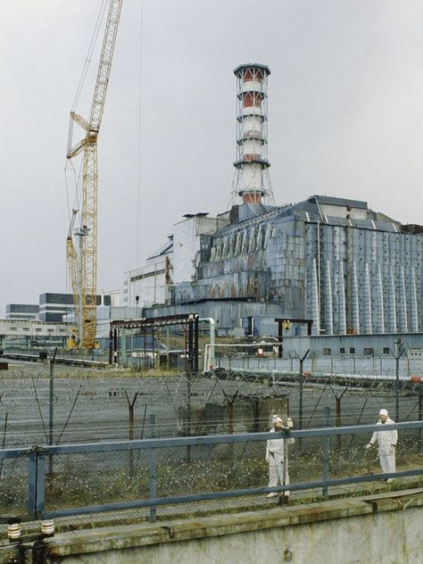 Chernobyl Nuclear Disaster in USSR (Ukrane) in 1986. Chernobyl Reactor, Chernobyl 1986, Chernobyl Disaster, Nuclear Disasters, Chernobyl, All About Plants, What Happened, Statue Of Liberty, Building