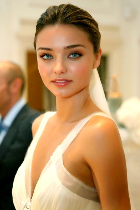 Miranda Kerr - I think she's probably one of the most cute & gorgeous women I have seen in a lonngggg time! Pretty Wedding Makeup, Make Up Sposa, Romantic Wedding Makeup, Make Up Bride, Beach Wedding Makeup, Simple Wedding Makeup, Wedding Hairstyles And Makeup, Best Wedding Makeup, Wedding Makeup Tips