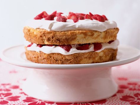 Strawberry Shortcake with Star Anise Sauce Best Strawberry Shortcake, Shortcake Cake, Strawberry Shortcake Cake, Easy Easter Desserts, Short Cake, Cake Mini, Strawberry Shortcake Recipes, Shortcake Recipe, Strawberry Cakes