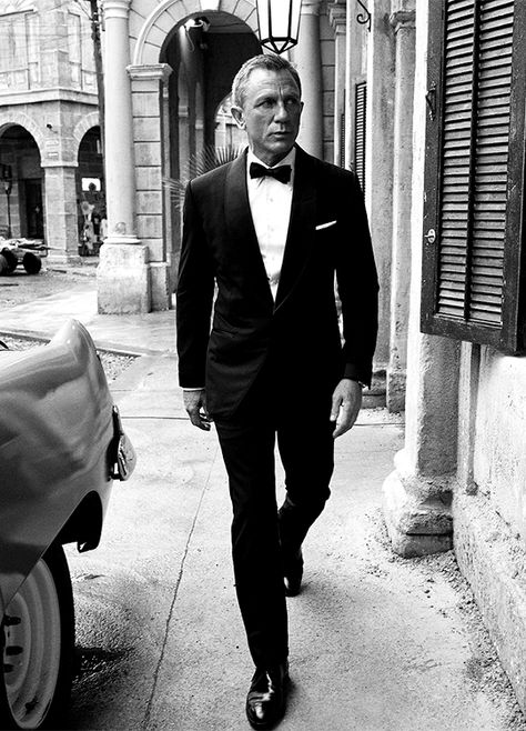 James Bond Black Suit, James Bond Fashion, James Bond Aesthetic, Prom Tuxedo Ideas, Write Script, James Bond Tuxedo, James Bond Wedding, Tuxedo Ideas, James Bond Outfits