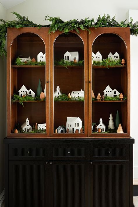 a wooden cabinet with christmas village Creative Christmas Decorations, Elegant Christmas Decorations, Elegant Wreaths, Christmas Pillows Diy, Christmas Decorations Ideas, Homemade Ideas, Elegant Christmas Decor, Diy Christmas Decorations, Fun Christmas Decorations