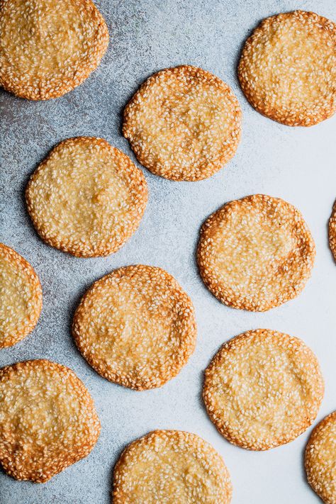 Sesame Cookies Chinese, Multiseed Crackers, Sesame Seed Bars Recipe, Sesame Seed Recipes, Sesame Recipes, Sesame Seeds Recipes, Homemade Crackers Recipe, Seed Cookies, Sesame Cookies