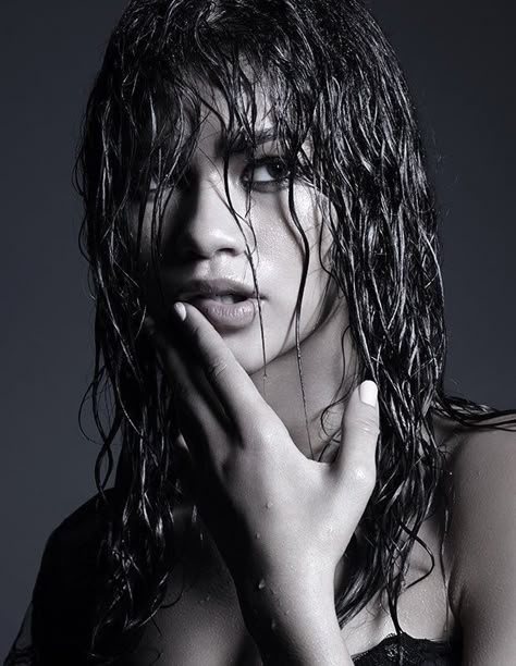 Zendaya Photoshoot, Wet Look Hair, Hunger Magazine, Studio Photography Poses, Hair Photography, Photoshoot Studio, Beauty Photoshoot, Portrait Photoshoot, Photoshoot Themes