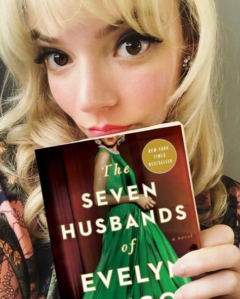 anya taylor joy holding the seven husbands of evelyn hugo (fake) Last Night In Soho, Anya Joy, Seven Husbands Of Evelyn Hugo, Evelyn Hugo, The Queen's Gambit, Mia 3, Anya Taylor Joy, Lady And Gentlemen, The Seven