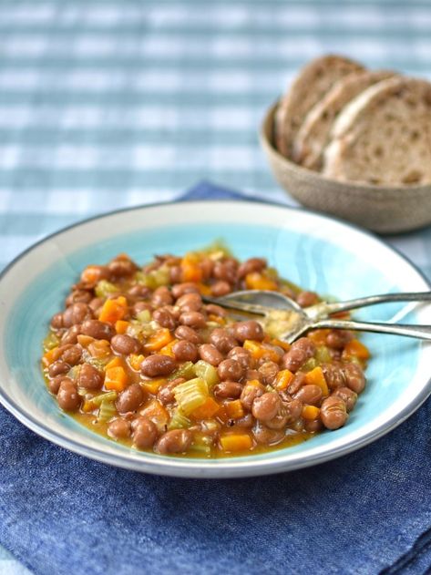 Bean Cassoulet, Savory Vegan, Vegetarian Recipes Easy, The Circus, Veg Recipes, Vegetarian Recipes Healthy, Pinterest Recipes, Bean Recipes, Healthy Vegetarian