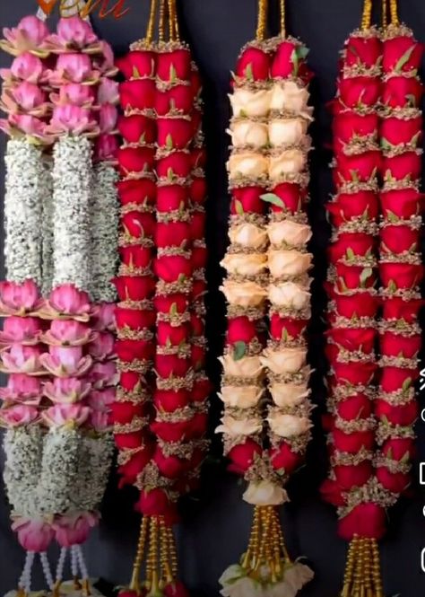 Garland For Marriage, Simple Varmala, Rose Garland Wedding Indian, Varmala Indian Weddings Garlands, Garlands Wedding Indian Flower, Latest Varmala Designs, Wedding Mala Rose, Jaimala Designs, Mala Ideas