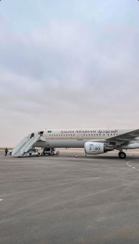 Arabia Airlines, Life In Saudi Arabia, Saudi Arabia Culture, Dubai Beach, Coffee Shop Photography, Airport Aesthetic, Dubai Aesthetic, Visa Online, Instagram Party