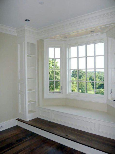 Bay window with a built in book shelf Small Bay Window, Built In Window Seat, Bay Window Living Room, Bay Window Seat, Window Seat Design, Small Bookshelf, Window Benches, Bow Window, Modern Window