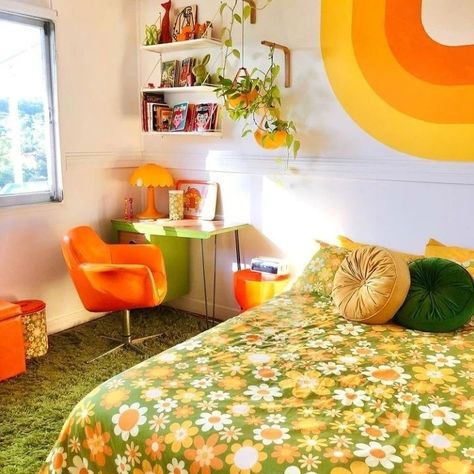 https://www.instagram.com/p/CcKQYCVK5ZU/?igshid=MDJmNzVkMjY= Groovy Bedroom, 70s Room, 70s Interior Design, 70s Interior, Retro Bedrooms, 70s Home, 70s Home Decor, Retro Living Rooms, Retro Room