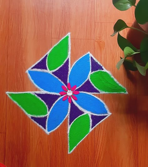 Short Rangoli, Cute Rangoli, 3d Kolam, Color Kolam, Poster Rangoli, Design Rangoli, Very Easy Rangoli Designs, Rangoli Colours, Simple Rangoli Border Designs