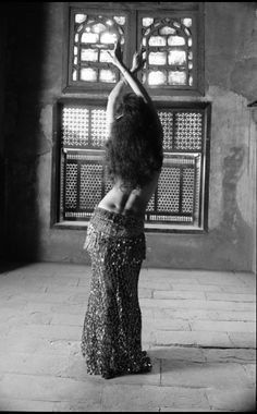 Belly Dancing Photography, Dark Dance Aesthetic, Belly Dancing Aesthetic, Bellydance Aesthetic, Mariam Aesthetic, Belly Dance Aesthetic, Belly Dancer Aesthetic, Arab Dance, Arabic Vibes