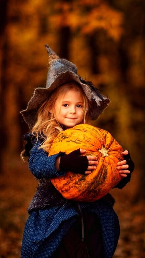 Pumpkin Patch Photoshoot, Twin Halloween, Witch Photos, Autumn Witch, October Autumn, Halloween Photography, Halloween Photoshoot, Love Photo, Season Of The Witch