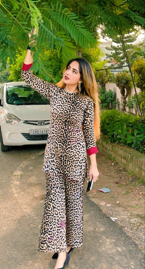 Cordset For Girl Printed, Tiger Print Kurti Design, Tiger Print Dress Design, Cod Set, Drama Clothes, Kurtis Design, Tiger Print Dress, Organza Suits, Stylish Kurtis Design